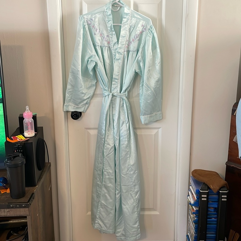VTG Barbizon Womens Satiny Robe Tiffany Blue Cuddleskin Lace Embroidered